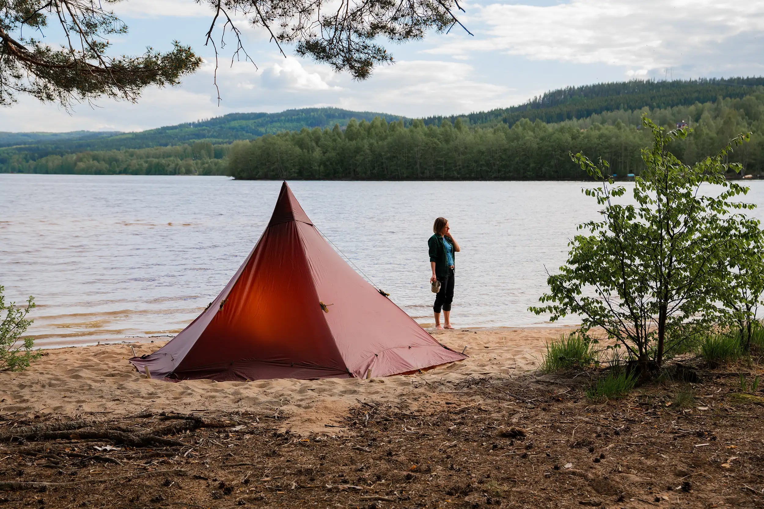 Camping on the beach with lightweight tent Olivin 2 light